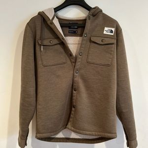 Men’s junior/medium heavy button up light weight coat